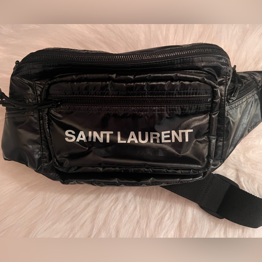 NUXX CROSSBODY BAG IN NYLON
BLACK AND PLATINUM